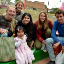Hannah and some of the volunteers posing with a little girl at the graduation ceremony (Mallasa Bolivia)